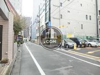 対面エリアにコインパーキングが常設されています