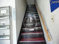 てすりの付いた階段