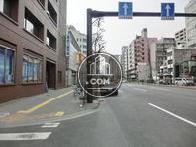 大通り面す