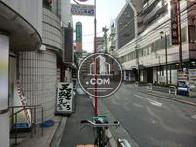 直進すると劇場通りにつながります