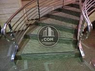 エントランスから二階へ