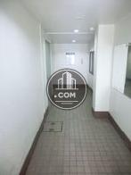 白を基調とした建物になります