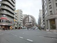 西神田交差点に立地しています