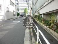 緑が映える花壇