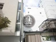 隣地は低層住宅になっております。