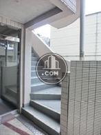玄関脇から外階段をお使いいただけます