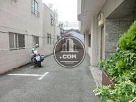 広く取られた駐車・駐輪スぺース