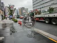正面の大通りです
