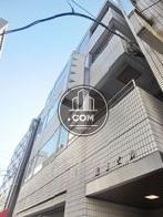 細かなタイル張りで外装が仕上げられています