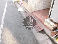 スロープが固定された床面