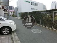 ビル前は人通りが少ないです