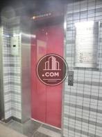 エレベーターの乗り場前