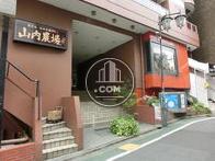 入口付近です