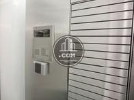 エントランスにある扉にオートロックが掛かります