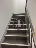 エレベーター横にある階段