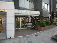 玄関は２つあり、表参道側の玄関です