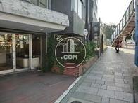 物件名の表示も植栽に囲まれてお洒落な印象です