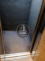 エレベーター内部