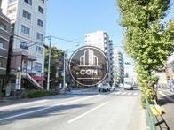 街路樹のある通り