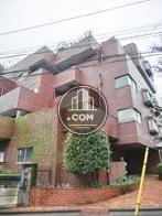 立体的な奥行きのある建物