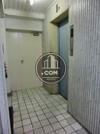水色のエレベーター扉を採用。さわやかな印象です