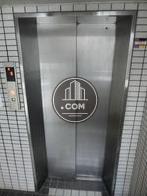 エレベーターの乗り場前