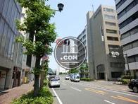 車通りの多い通り