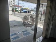 エントランスホールに窓があり、とても明るいです
