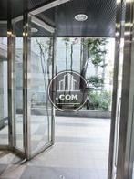 扉を両側に開いた様子