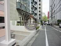 人の往来は多いです。