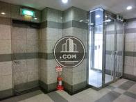 凹凸のある玄関回り