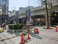 高速道路の向こうはサンシャイン60通りです