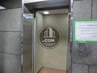 エレベーター内です