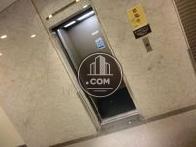 エレベーターの中は落ち着いた雰囲気です