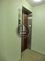 各階同じ色目で統一された扉