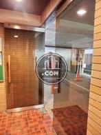 片方の扉を開いた様子