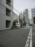 大通りへ出ます