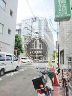 駅前通りへ出ます