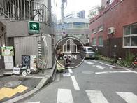 角地に位置しています