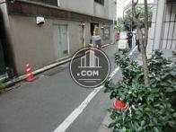 建物入口付近から見た周辺です