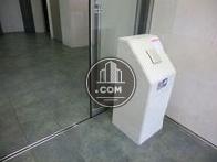 夜間はオートロックです