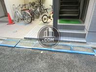 玄関前の床面仕様です