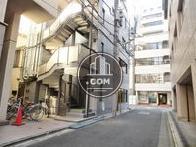 隣接する脇道奥からのアングルです