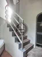 非常階段は建物内にございます