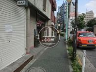 物件前の歩道です