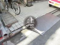 スロープが固定された床面