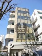 正面からはスリムな印象です