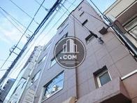 玄関前から見上げたアングル
