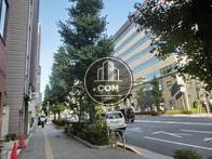 大通りが目の前です
