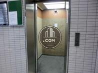 エレベーター内です